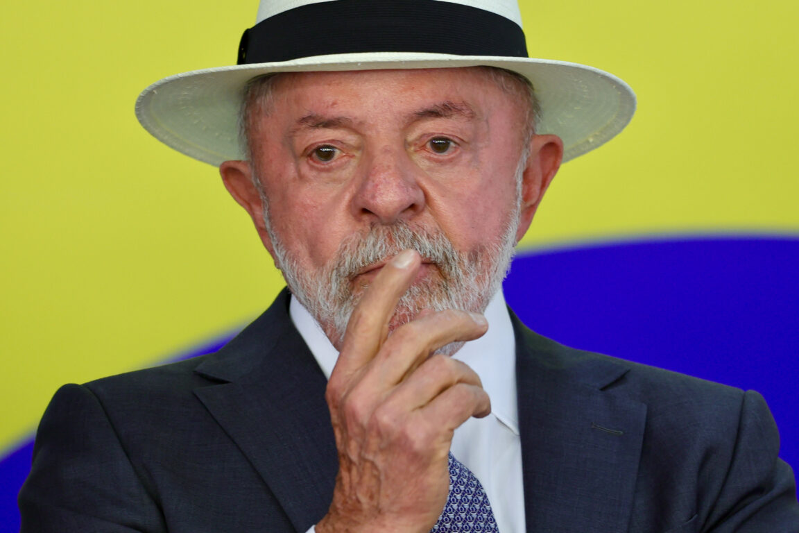Lula veta projeto que reconhecia estágio como experiência profissional