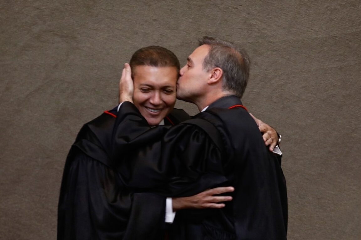 Kassio Nunes Marques assume presidência do TSE; André Mendonça é empossado como vice