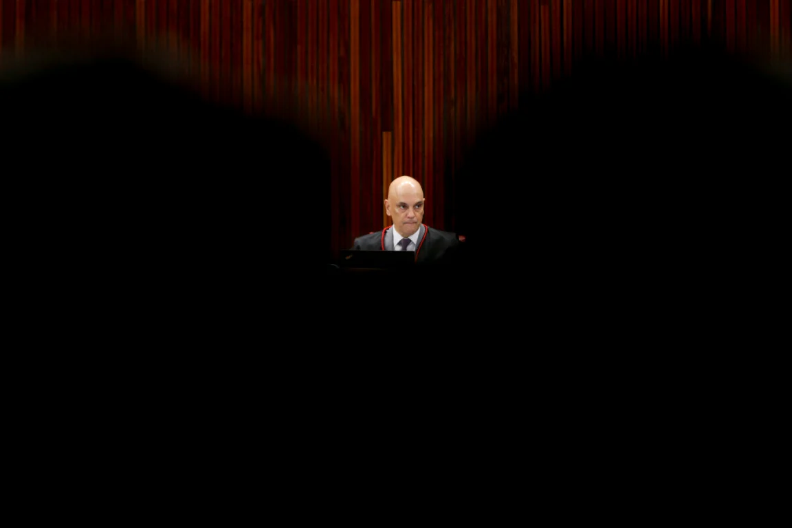 Moraes suspende aplicação da Lei da Dosimetria em casos dos atos de 08/01/2023