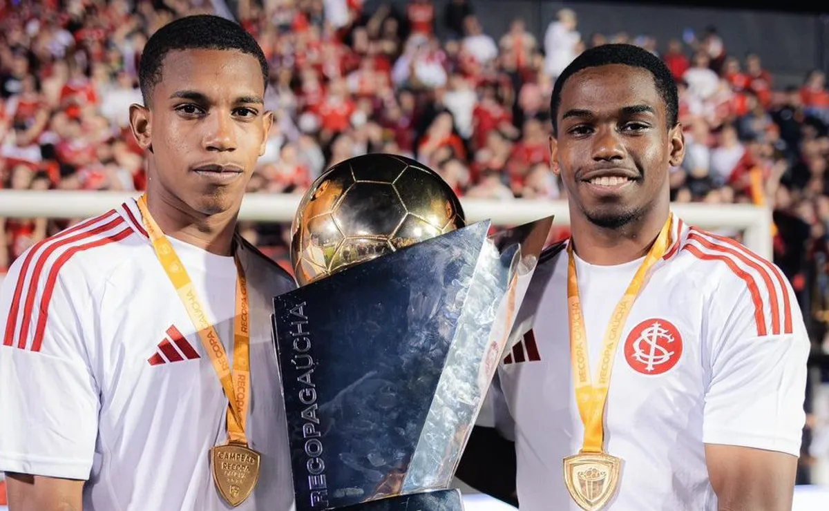 Irmãos Luiz Felipe e João Victor conquistam primeiro título profissional pelo Internacional