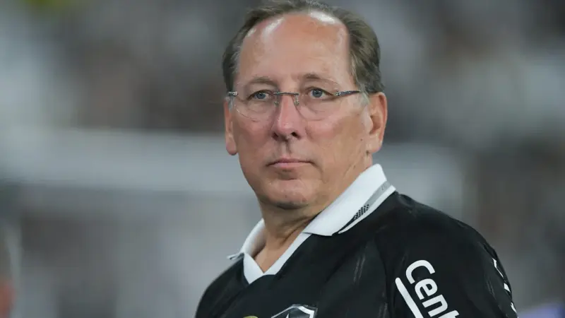 Entenda como john textor contraria botafogo e critica modelo social