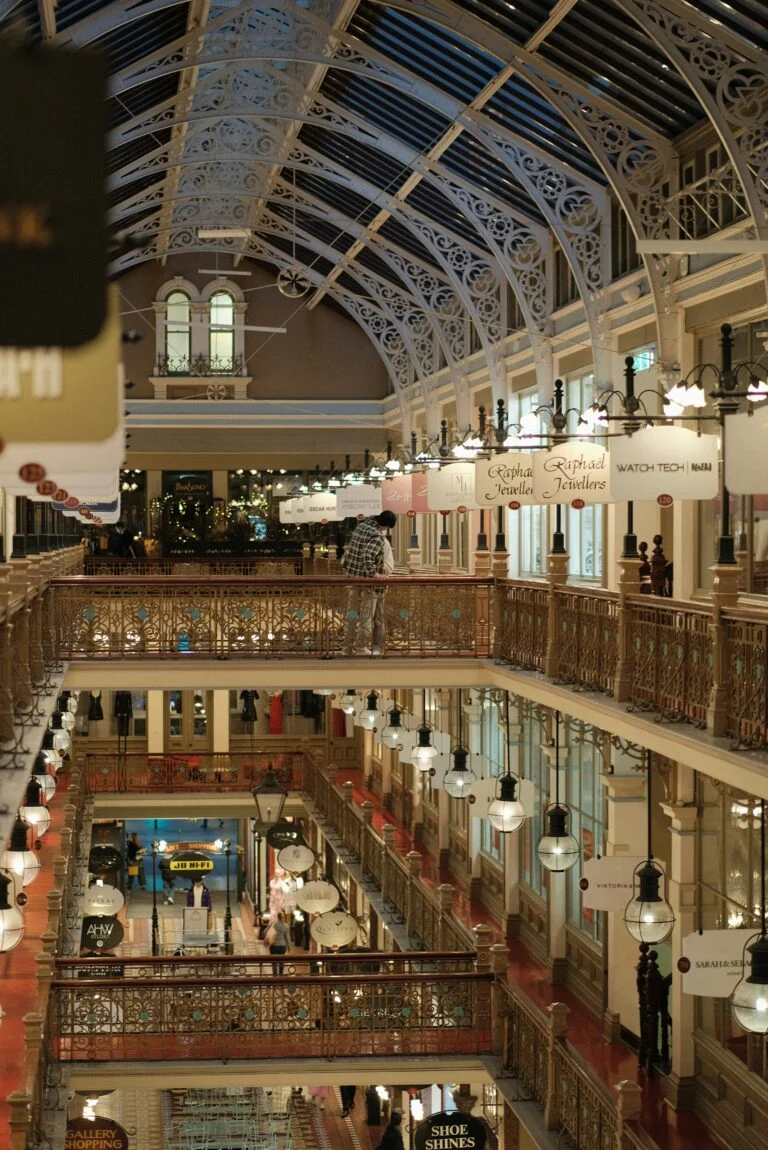Entenda como moda, arte e design brasileiros ganham destaque em paris durante o verão europeu