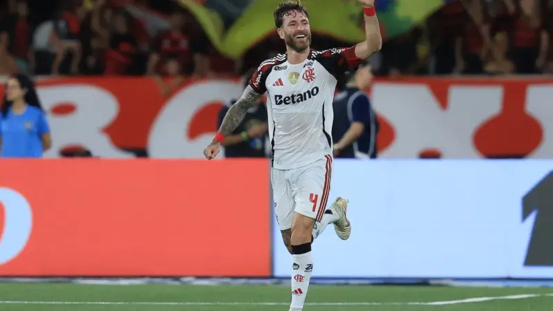 03/05/2026 — Convocado para a Copa, Léo Pereira elogia clima criado por Ancelotti na Seleção; transmissão Band