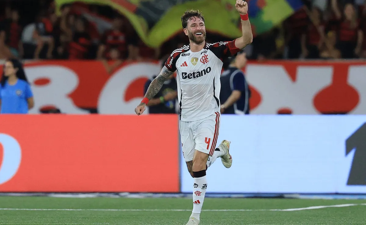 03/05/2026 — Convocado para a Copa, Léo Pereira elogia clima criado por Ancelotti na Seleção; transmissão Band