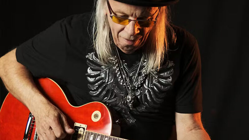 Morre Luiz Carlini, guitarrista e fundador do Tutti Frutti, aos 73 anos