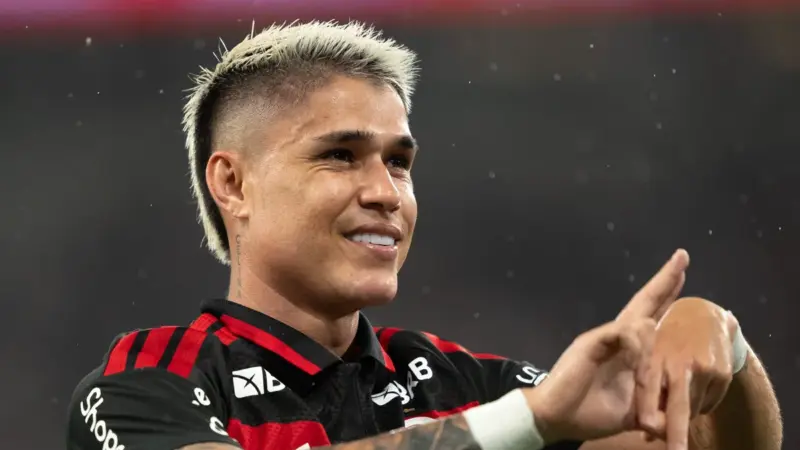 Cruzeiro monitora mercado e pode disputar contratação de Luiz Araújo com o Atlético-MG