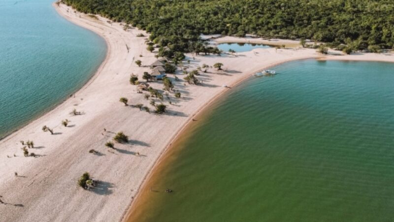 Ilha de Marajó, maior que a Bélgica e situada na foz do Amazonas, depende de diesel trazido por balsa para ter energia