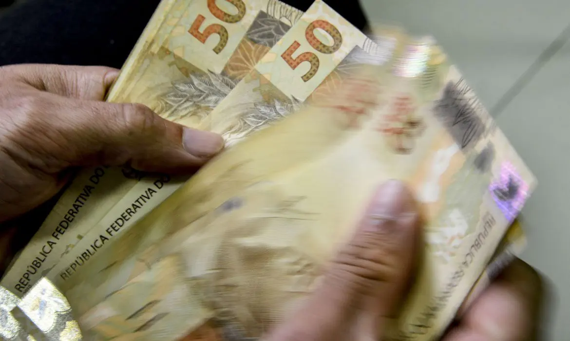 INPC fecha abril em 0,81% e acumula 4,11% em 12 meses