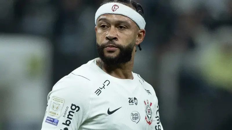 Memphis Depay iguala número de jogos de Carlos Tévez pelo Corinthians