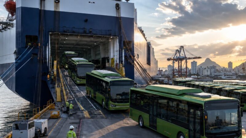 Navio traz 90 ônibus elétricos da China ao Porto de Vitória e inicia envio ao DF em lotes de 15 veículos