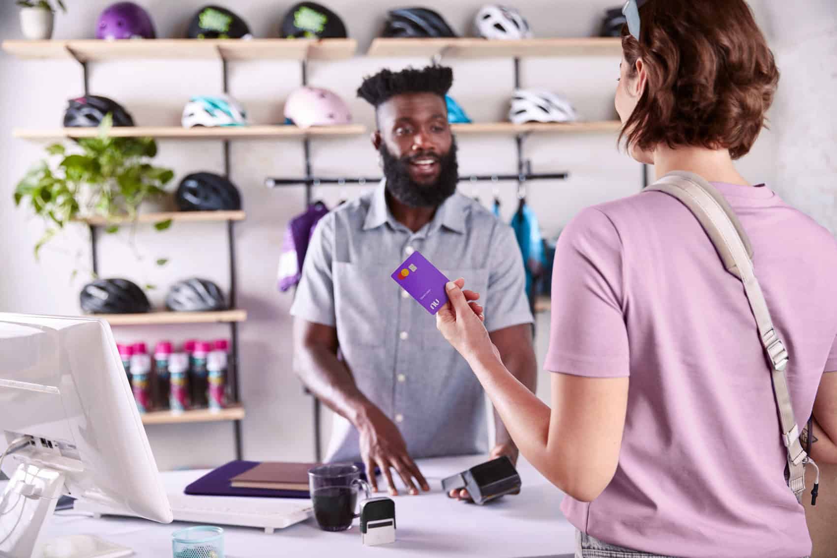 Entenda como nubank lança jogos e quizzes no app com descontos na shopee e uber