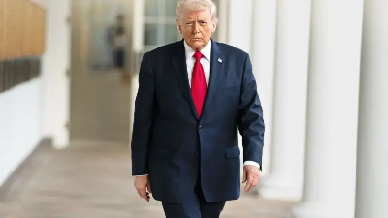 Trump age como “CEO dos EUA”, fechando acordos rápidos e fora do padrão institucional