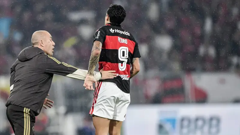 Leonardo Jardim lamenta ausência de Pedro na lista da Copa após vitória sobre Estudiantes