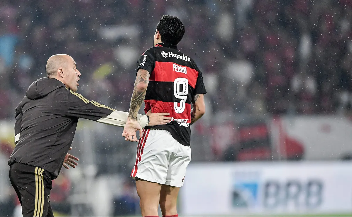 Leonardo Jardim lamenta ausência de Pedro na lista da Copa após vitória sobre Estudiantes