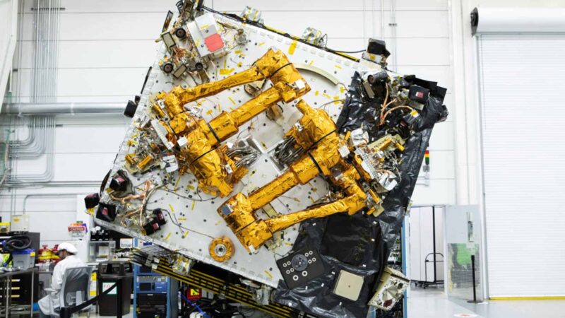 EUA vão lançar robô para reabastecer e consertar satélites em órbita geoestacionária