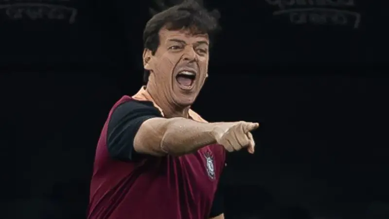 Diniz projeta Corinthians x Atlético-MG e enfatiza necessidade de vitória para subir na tabela