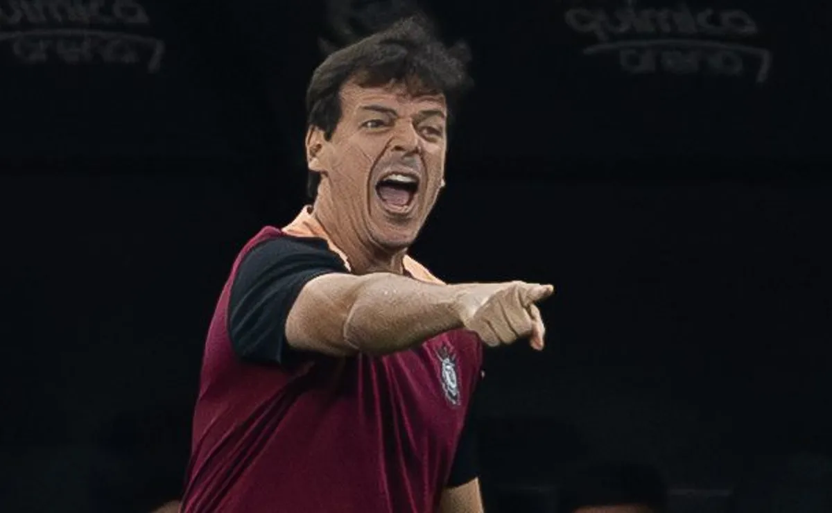 Diniz projeta Corinthians x Atlético-MG e enfatiza necessidade de vitória para subir na tabela
