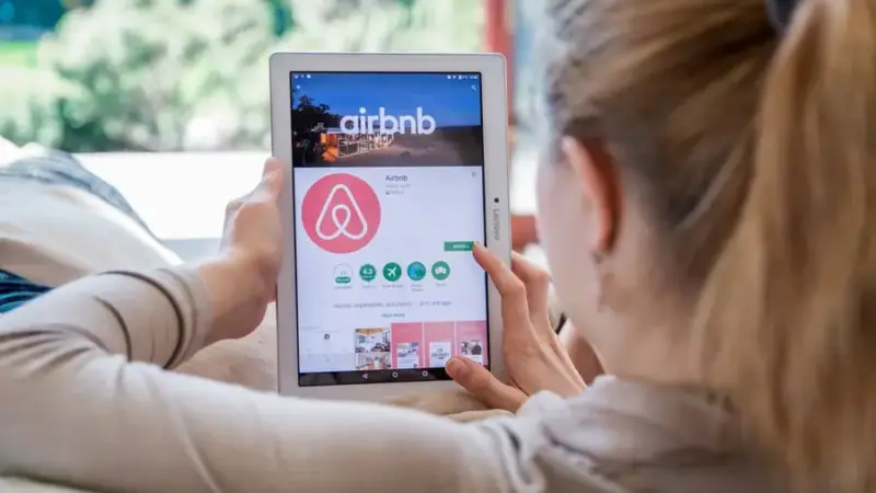 Descubra airbnb quer ir além da hospedagem para se tornar um super app de viagens