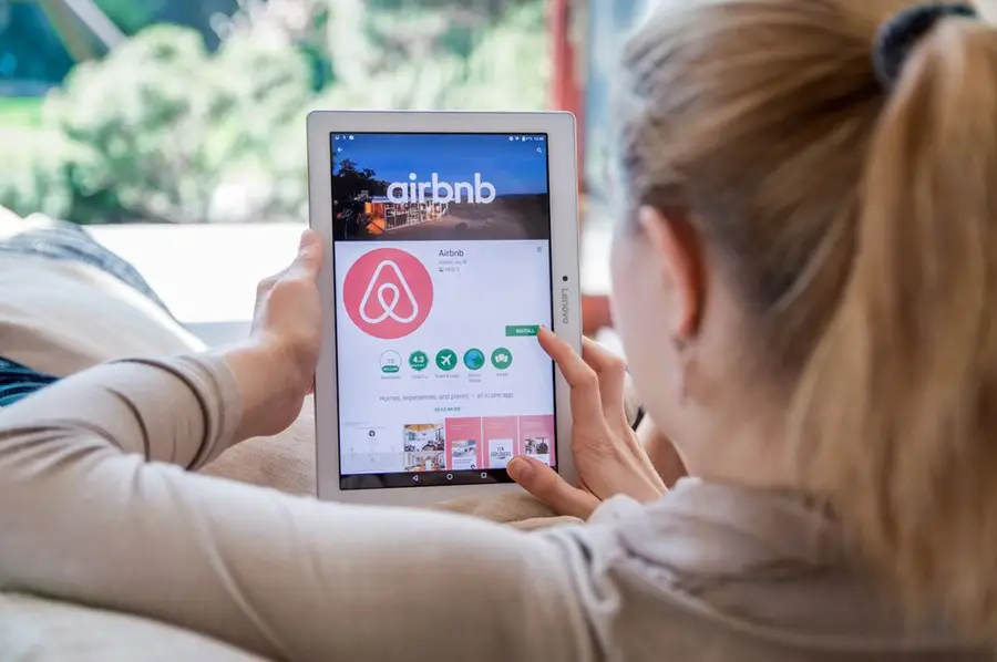 Descubra airbnb quer ir além da hospedagem para se tornar um super app de viagens