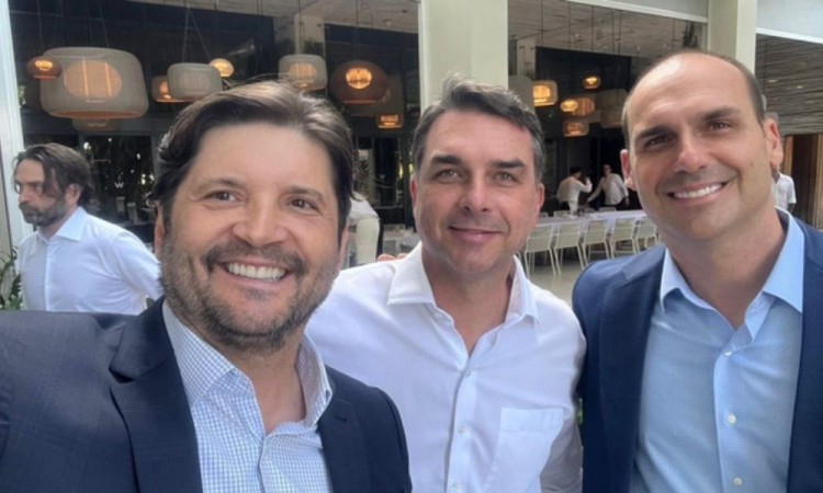 Eduardo Bolsonaro anuncia André do Prado como candidato ao Senado por São Paulo