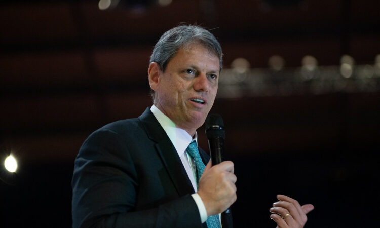 Tarcísio diz que Sabesp e Comgás podem ser punidas após explosão no Jaguaré