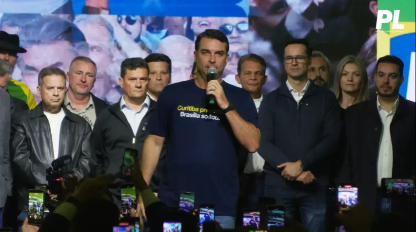 Conheça ao lado de moro, flávio elogia decisão de trump e acusa lula de defender facções