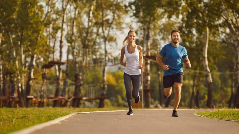 Combinar musculação com HIIT preserva hipertrofia, mas reduz ganhos de força máxima, diz estudo da USP