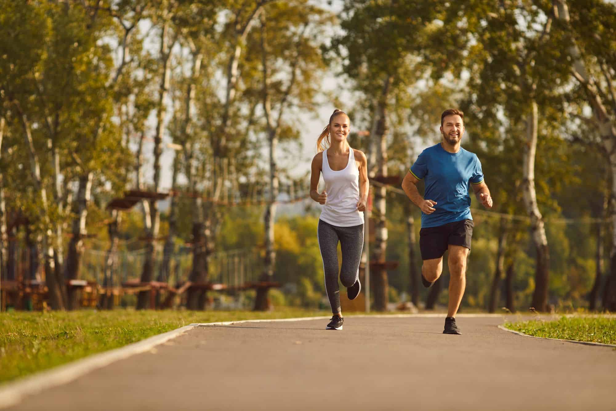 Combinar musculação com HIIT preserva hipertrofia, mas reduz ganhos de força máxima, diz estudo da USP