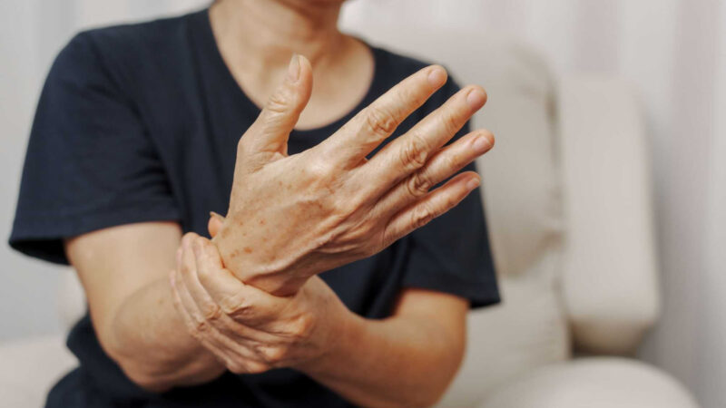 Descubra remédio experimental silencia gene e reduz proteína do parkinson em humanos