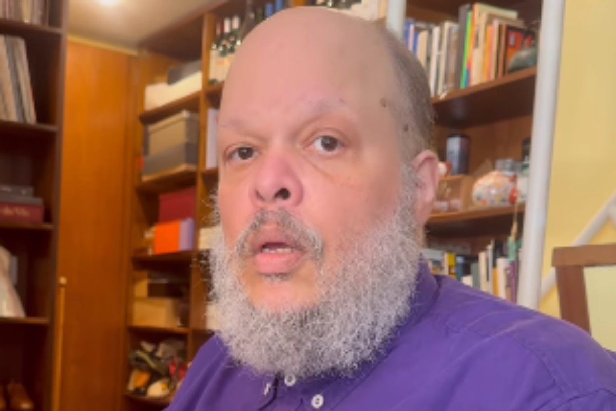 Descubra ed motta ironiza polêmica com garçom e cita paraíba em show