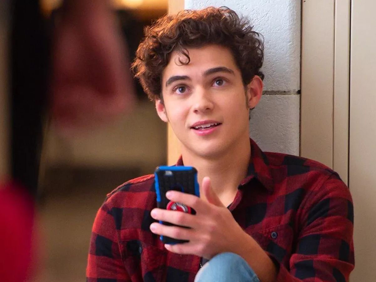 Joshua Bassett, de High School Musical, relata vício em cetamina e rotina de consumo: “Usava seis sacos por noite”