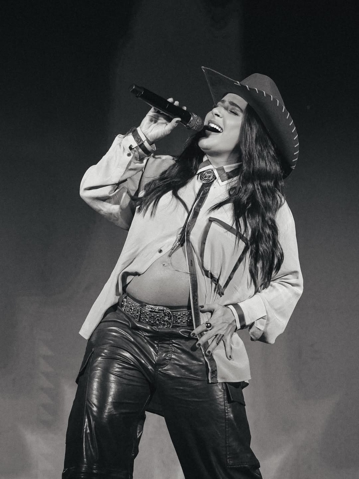 Lauana Prado une sertanejo e pop europeu em “Ela Não Ama” com Bastian Baker