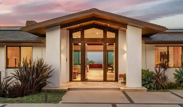 Brasileiras projetaram mansão de US$ 19,8 milhões com foco em feng shui e vida como resort