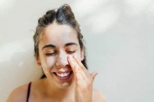 O que a ciência realmente confirma sobre tendências e tratamentos para a pele
