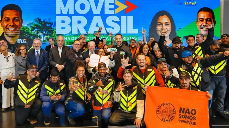 Lula lança programa de R$ 30 bilhões para financiar carros de motoristas de aplicativos e taxistas
