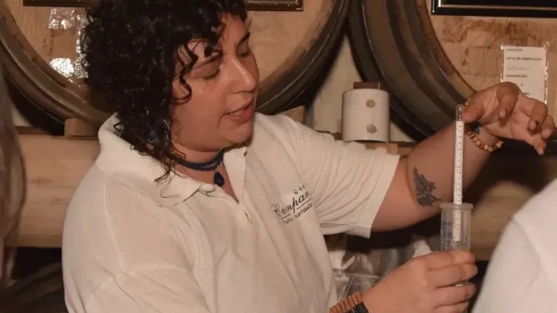 Veja como  alambiques artesanais da ‘capital da cachaça’ buscam se reinventar para enfrentar crise