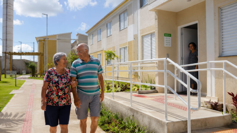 Regra dos 80 anos no Minha Casa Minha Vida pode dobrar parcelas; programa dá prioridade a idosos e reserva unidades térreas