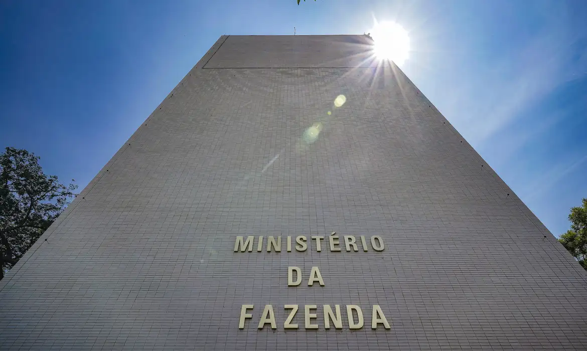 Governo detalha cobrança automática da CBS e do IBS e define fase inicial do split payment
