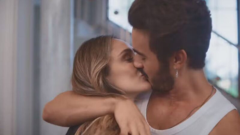 Naiane anuncia pedido de casamento durante lançamento do Canta Centro-Oeste em Coração Acelerado