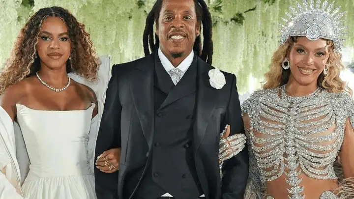Beyoncé retorna ao Met Gala após 10 anos e leva a filha Blue Ivy pela primeira vez