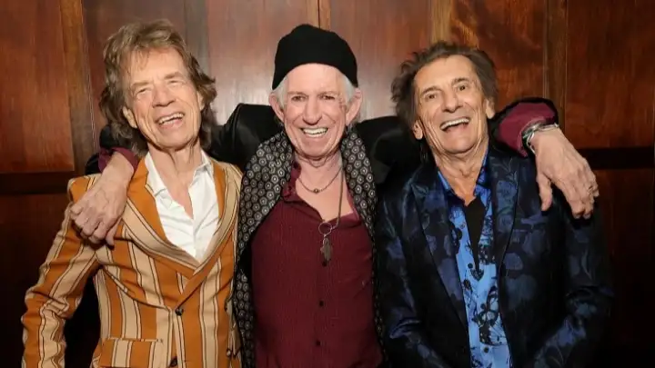 10/07/2026 – Rolling Stones divulga a tracklist oficial do 25º álbum “Foreign Tongues”