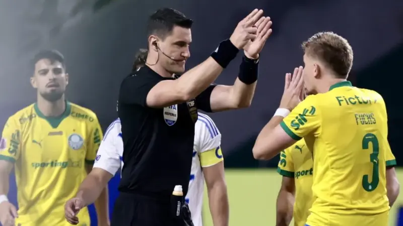 Palmeiras avalia pedir anulação do jogo contra o Remo após gol anulado
