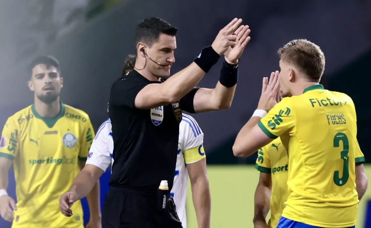 Palmeiras avalia pedir anulação do jogo contra o Remo após gol anulado