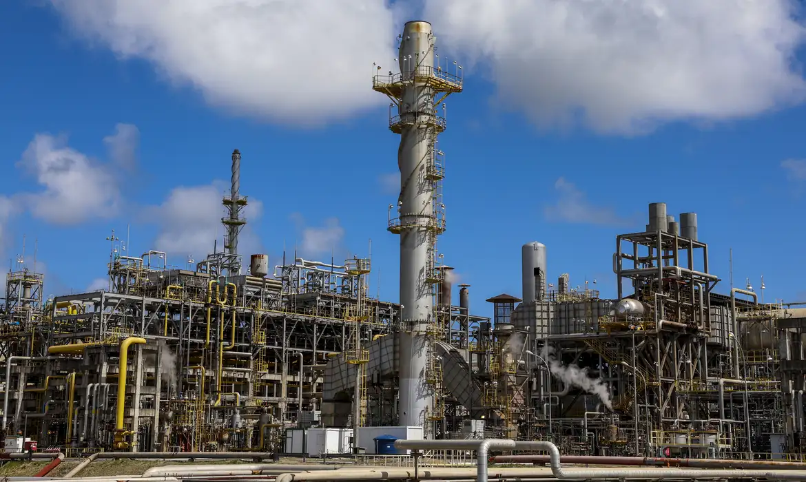 Abreu e Lima registra maior produção mensal de diesel S-10 desde início das operações