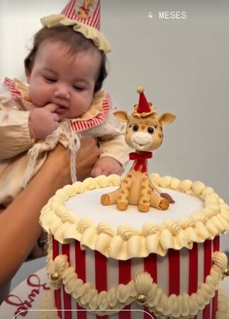 Rafa Kalimann celebra quatro meses da filha Zuza com festa intimista