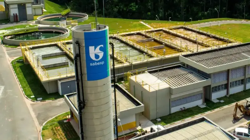 Ambev surpreende no 1T26, mas analistas ainda exigem evidências de sustentabilidade