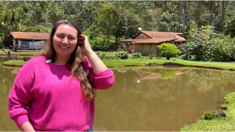 Veja como samara abandonou a cidade, construiu uma pequena usina no sítio e hoje vive cercada por cachoeiras, energia própria, reciclagem sustentável e natureza preservada na serra da mantiqueira