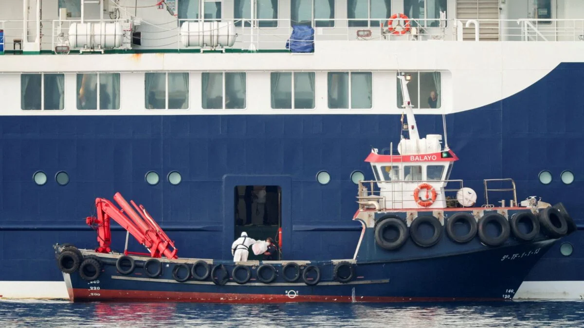 Retirada de passageiros de navio com surto de hantavírus começa em Tenerife