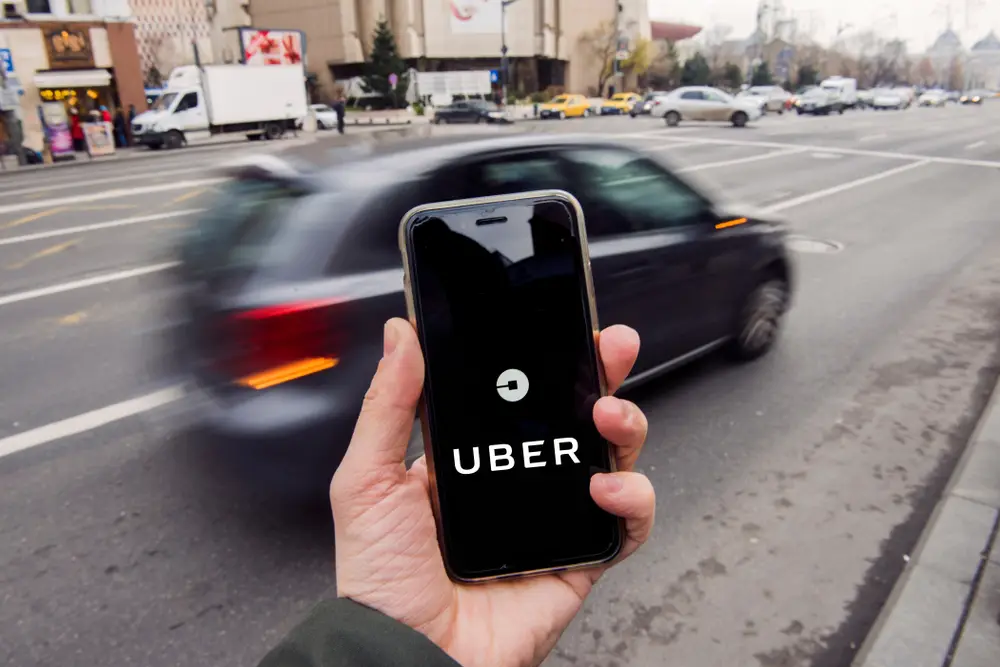 Governo lança linha de crédito de R$ 30 bilhões para motoristas de aplicativo e taxistas