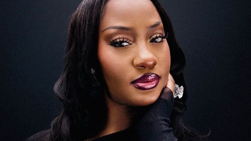 Tems: cantora nigeriana que alcançou sucesso global e colaborou com grandes nomes da música